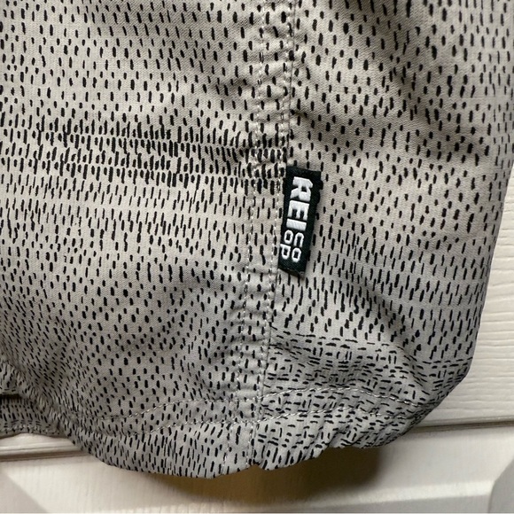 REI COOP Men’s Short Sleeved Button Down Hiking Shirt Gray and Black Size XL GUC - Picture 2 of 9